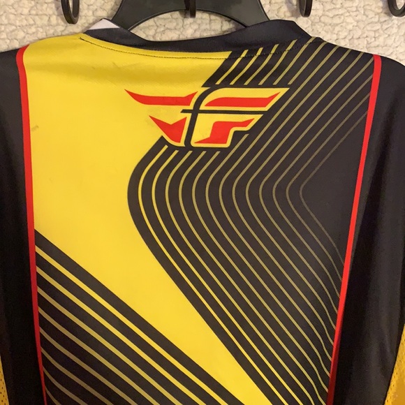 Fly - Picture 6 of 7